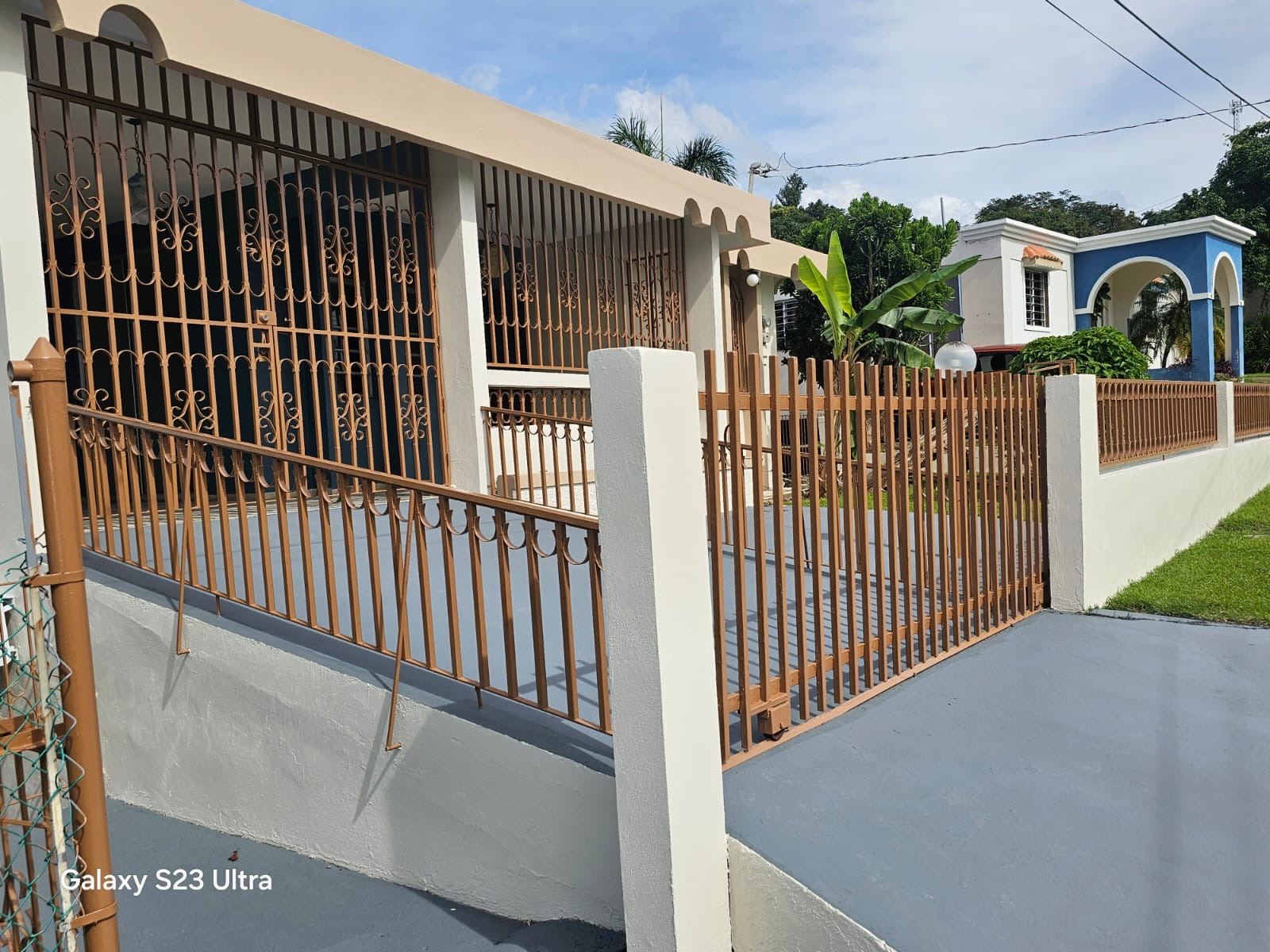 CARLOS J PAINTING AND MAINTENANCE INC