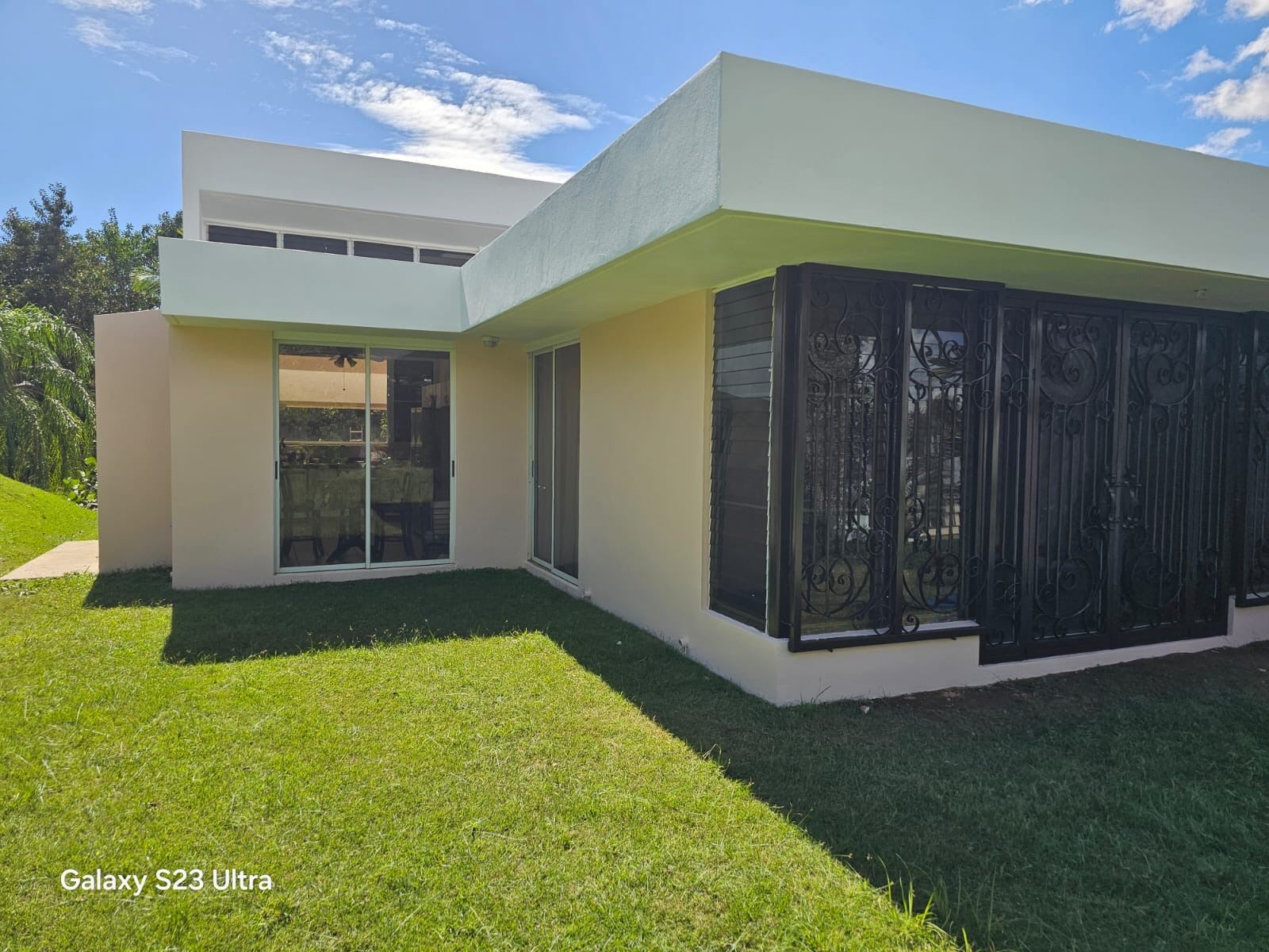 CARLOS J PAINTING AND MAINTENANCE INC