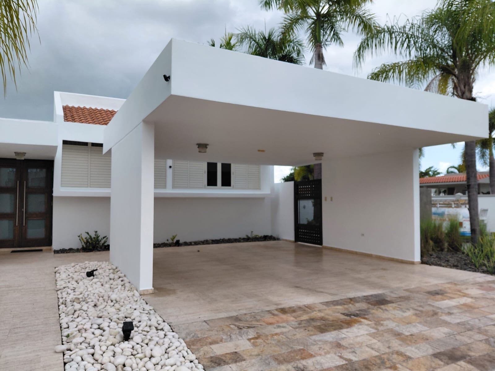 CARLOS J PAINTING AND MAINTENANCE INC