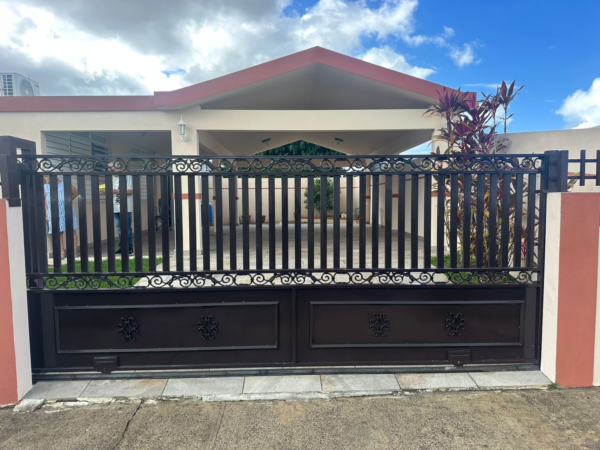 San Lorenzo Iron Work & Cortinas Lovinil